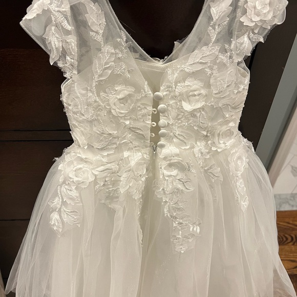 Gorgeous 5T ivory flower girl or communion dress. Excellent condition. - Picture 5 of 8